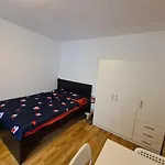 Δωμάτια σε οικογενειακή κατοικία Mirrorroom Pl Citycenter